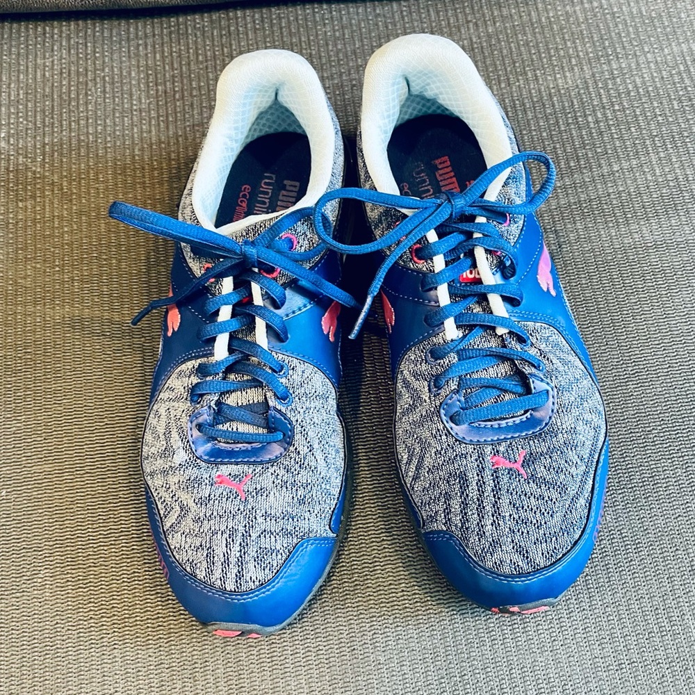 Women’s Running Shoe